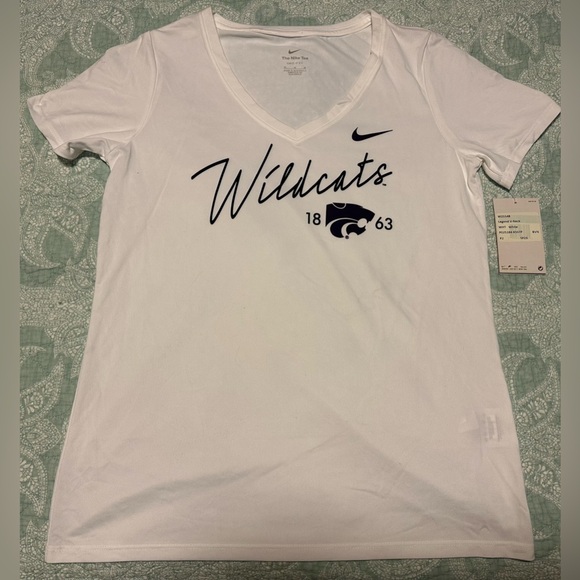 Kansas State University Women’s Nike V-neck Dri-fit SS Tee Size Medium NWT - Picture 1 of 5